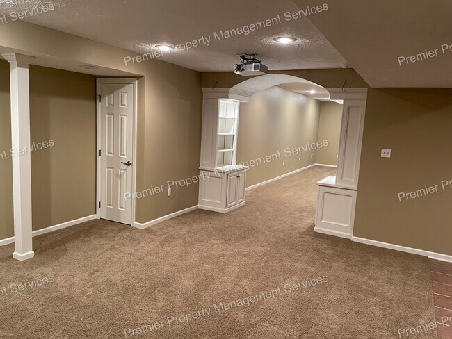Building Photo - 709 Williamsburg Ct