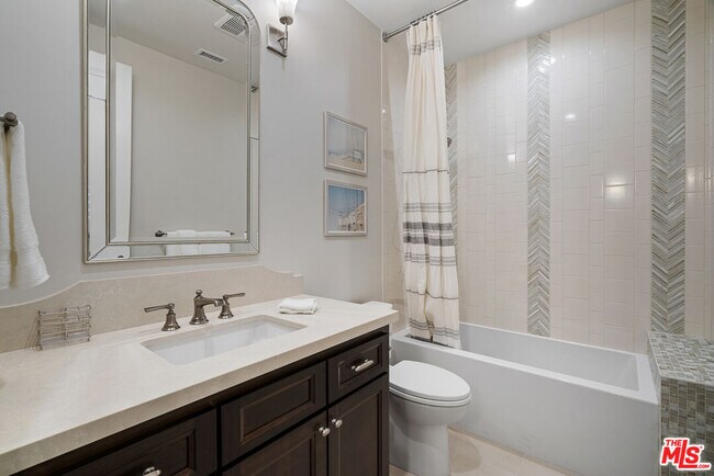 Building Photo - 27002 Malibu Cove Colony Dr