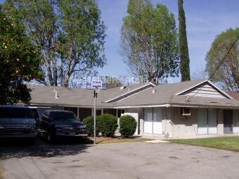 Building Photo - 10854 Reseda Blvd