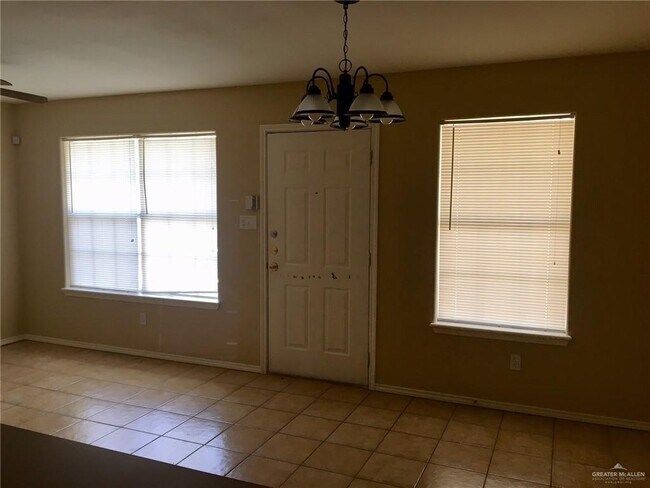 Building Photo - 27 Lilia Dr