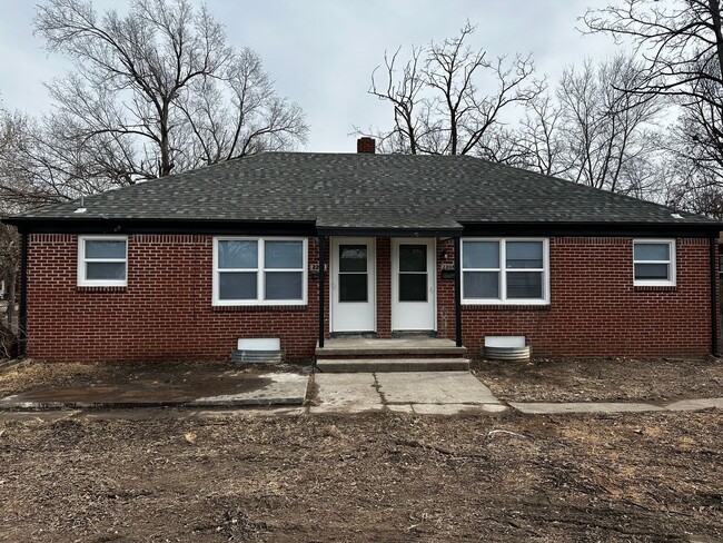 Building Photo - Fully Remodeled 2 Bed 1 Bath Duplex