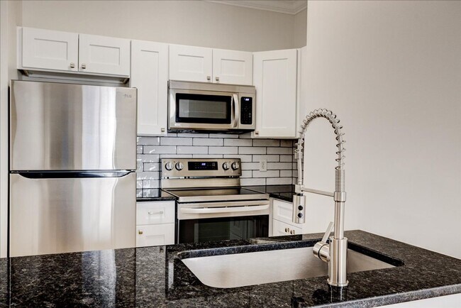 Building Photo - Evansville, IN**** Crown Moulding**** 2 Be...
