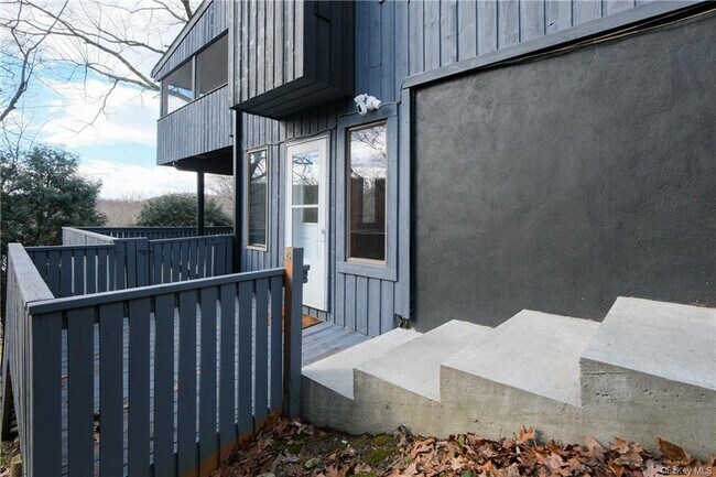 Building Photo - 132 Woodland Dr