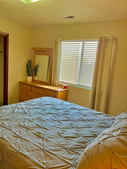 Building Photo - 3056 Tenorio Dr