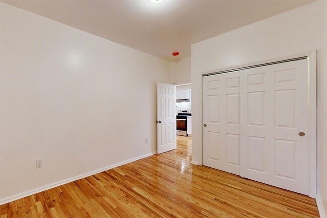 Building Photo - 604 4th St