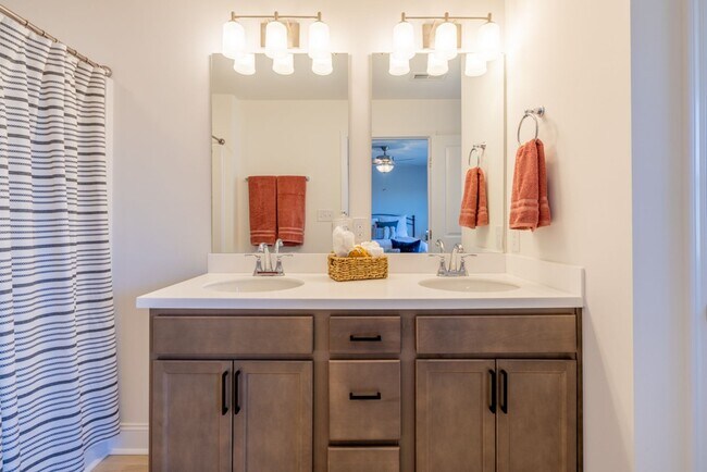 Building Photo - NEWLY RENOVATED + Washer and Dryer Included!