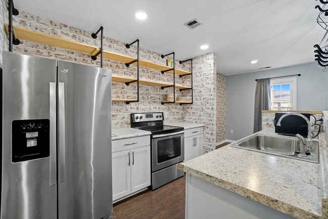 Building Photo - 5106 Radcliff Cir