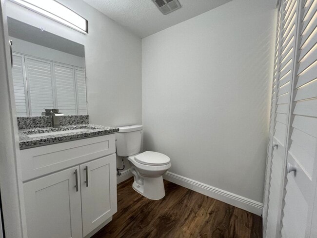 Building Photo - 10623 Royal Palm Blvd