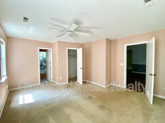Building Photo - 3914 Aster Dr