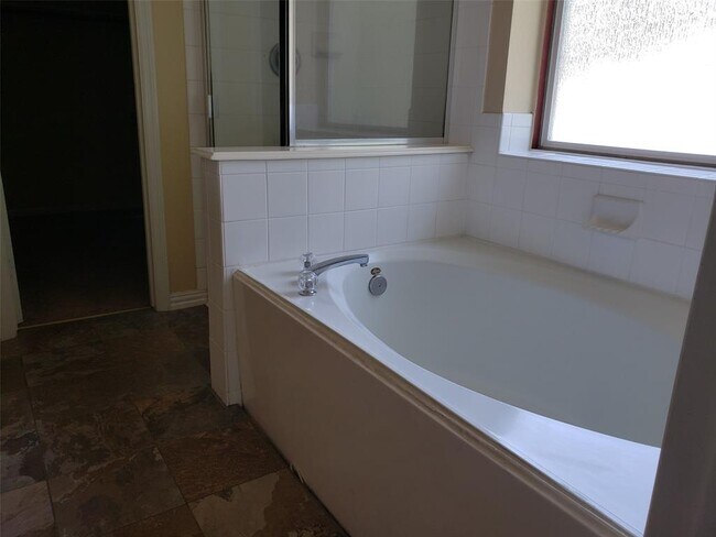 Building Photo - 110 Genesee Ridge Dr