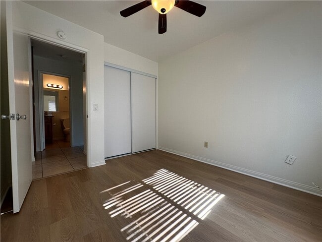 Building Photo - 4631 Oceanside Dr