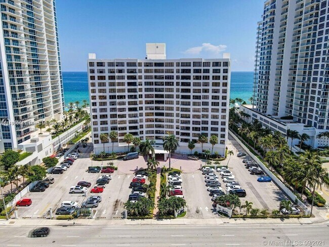 Building Photo - 3505 S Ocean Dr