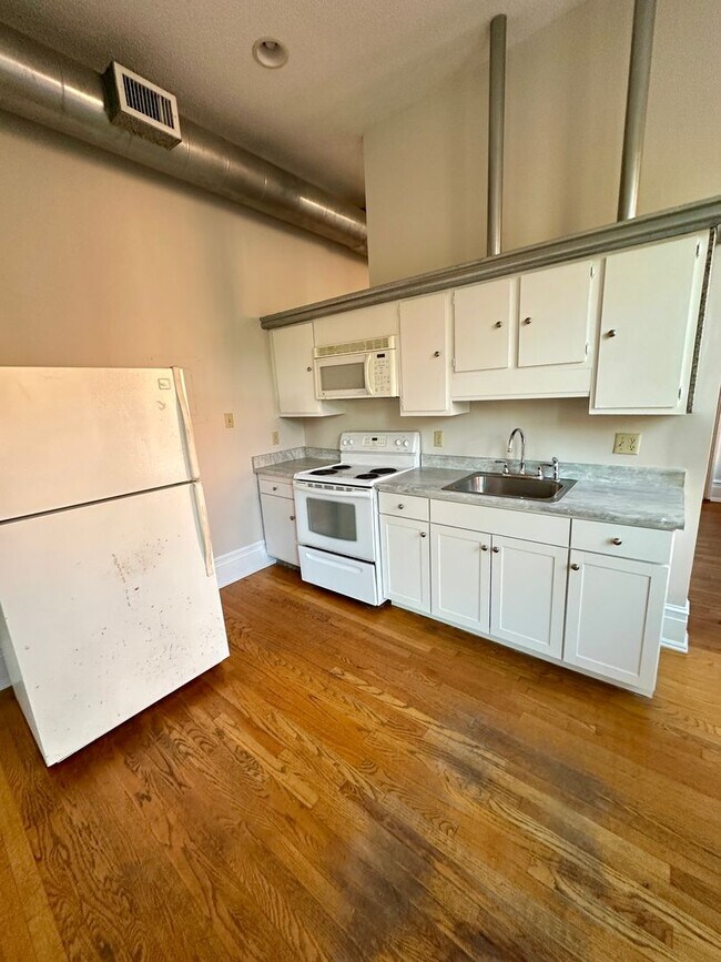 Building Photo - 217 Abercorn St