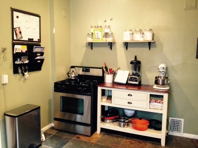 Kitchen / Gas Stove - 637 South Sherman Street