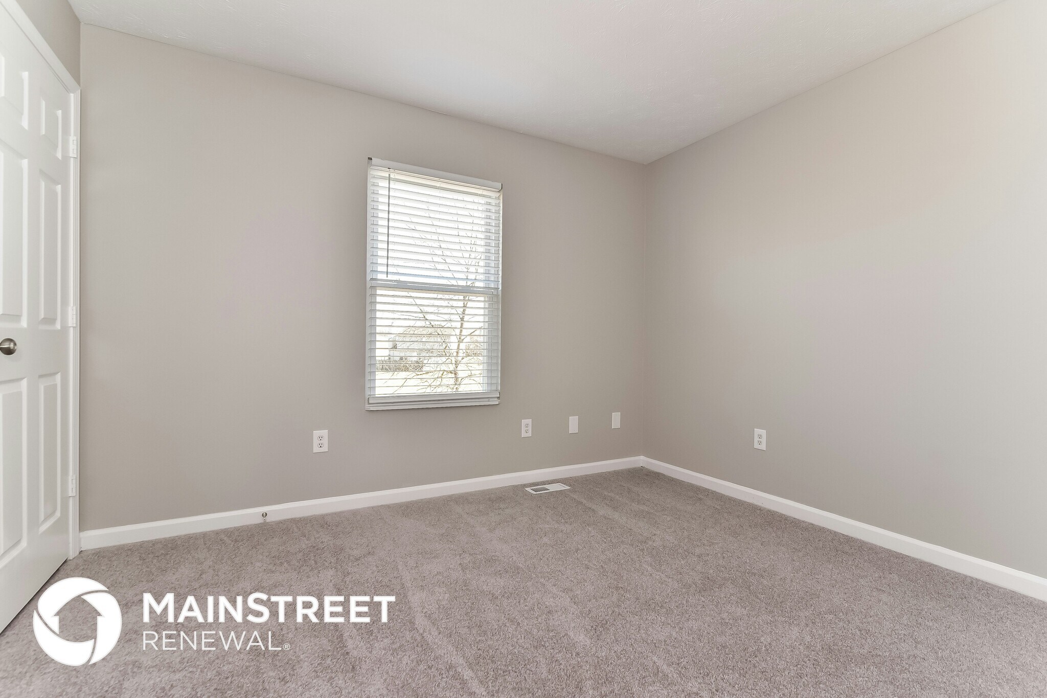 Building Photo - 6415 Hollingsworth Dr