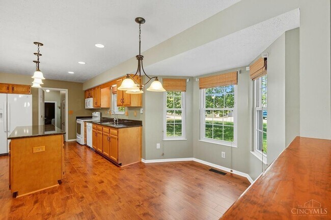 Building Photo - 6671 Foxfield Dr