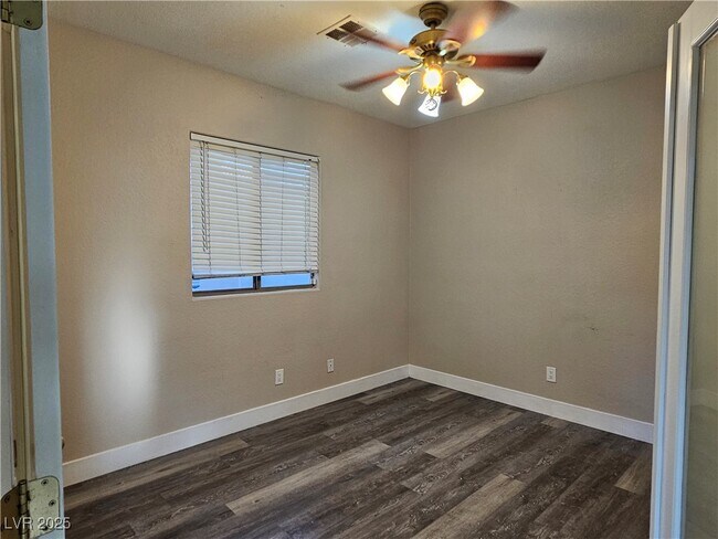 Building Photo - 616 W Blackbird Knoll Ct