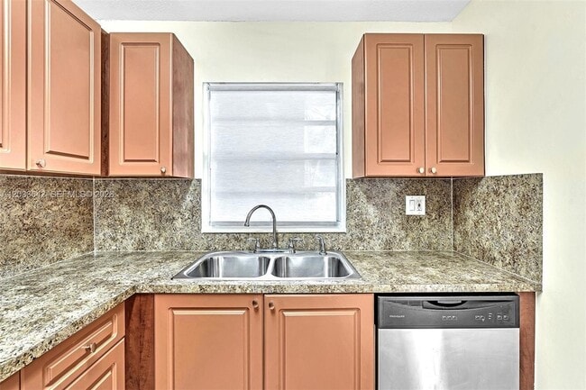 Building Photo - 9410 Tangerine Pl