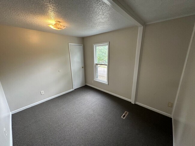 Building Photo - 1016 E Stockbridge Ave