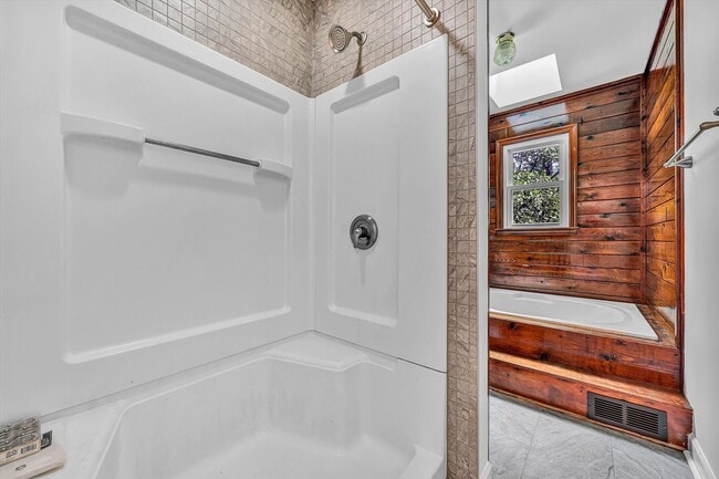 Building Photo - Beautiful home in Chestnut Creek
