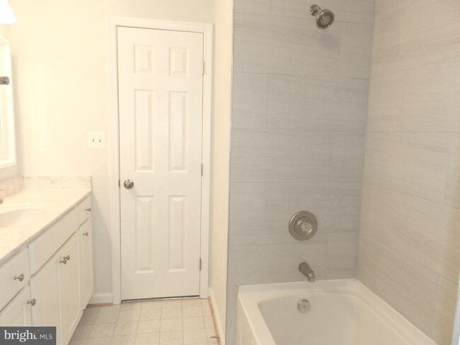 Building Photo - 206 Gerber Dr