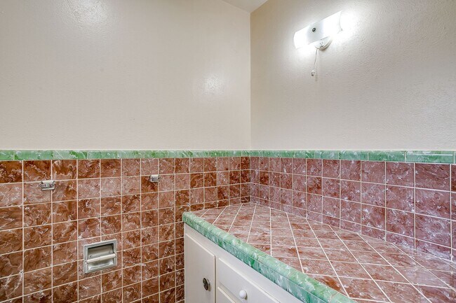 Building Photo - Ready for New Tenant- 3 Bedroom, 1.5 Bath in NRH- Birdville ISD- 76108