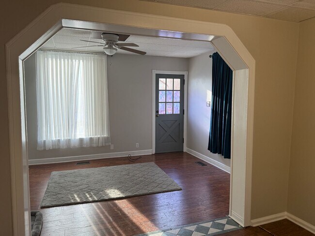 Building Photo - 4 bedroom townhouse for rent in Carlisle (bonus room with private entrance)