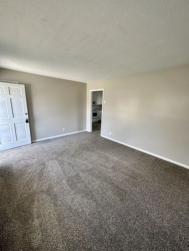 Building Photo - 3 Bedroom Home For Rent Over The River!