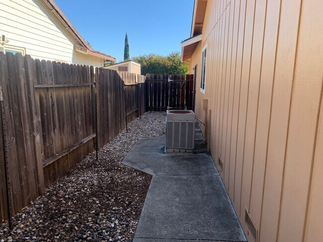 Building Photo - Upgraded Suisun City Home Available NOW!