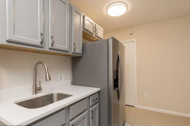 Building Photo - 526 Kenyon Street NW #101