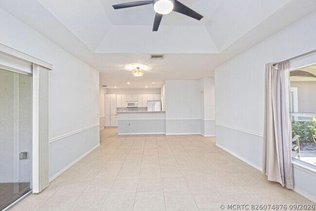 Building Photo - 1864 S Dovetail Dr