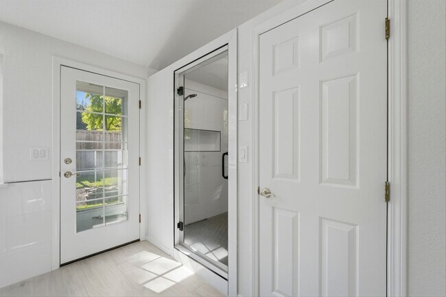 Building Photo - 17903 Ridge Lake Dr