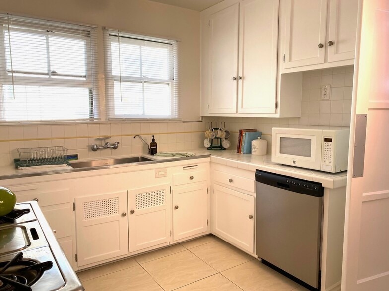 Kitchen - 1286 Devon Ave