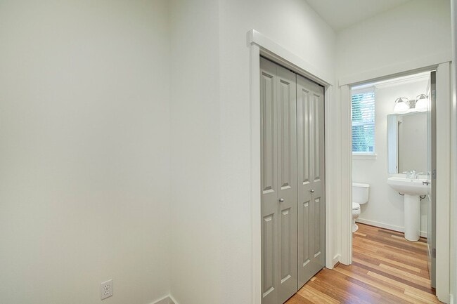 Building Photo - 3Bd/2.5Ba Issaquah Home