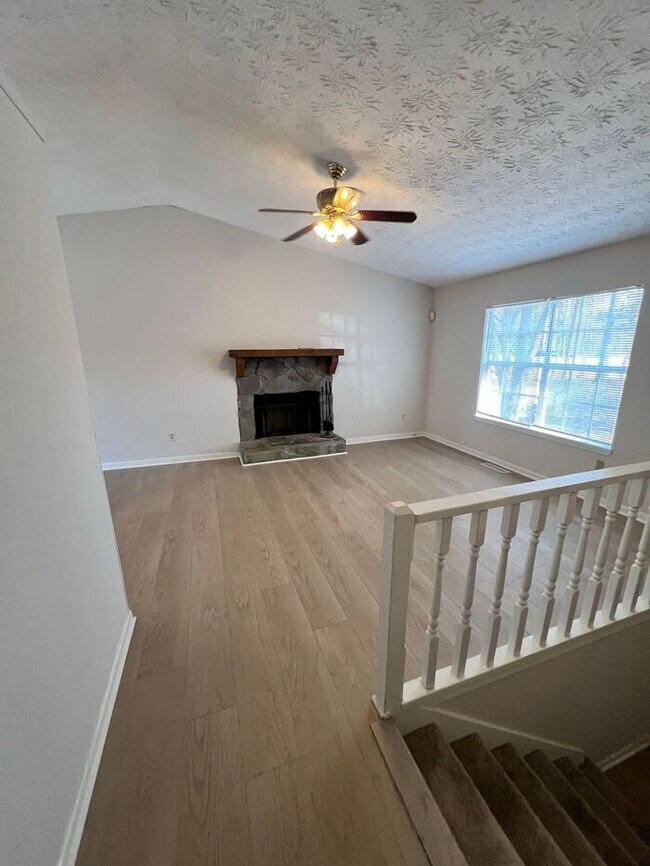 Building Photo - Hard to find and easy to love—this spacious Sugar Hill home won’t last long!