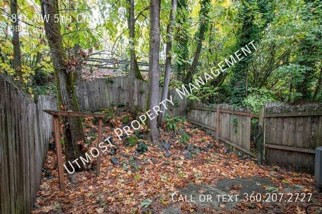 Building Photo - 814 NW 5th Cir