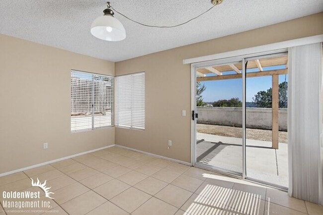 Building Photo - Lovely 3Bdm 2Ba Town-home in Rancho Peñasquitos!