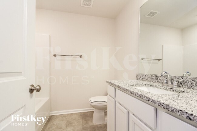 Building Photo - 423 Stonefence Dr