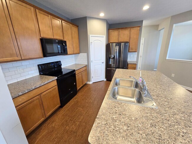 Building Photo - 2132 Canter St