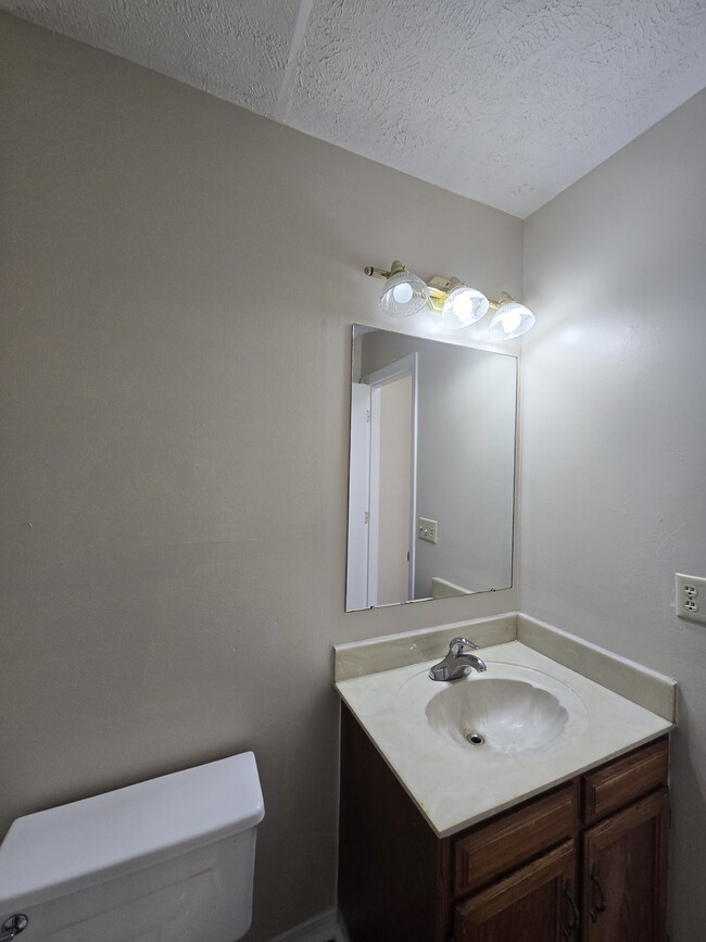 Building Photo - 3824 W Elm St