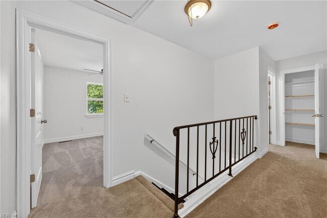 Building Photo - 5676 Weblin Dr
