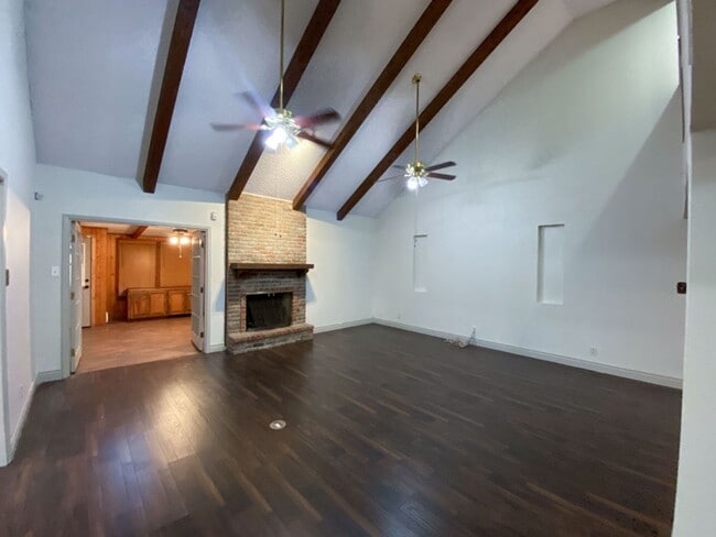 Building Photo - Beautiful Home Located in Thousand Oaks Move in Ready!