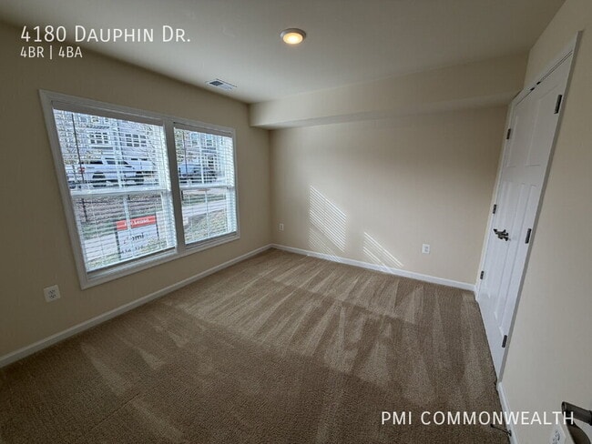 Building Photo - 4180 Dauphin Dr