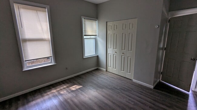 Building Photo - 498 Gage St