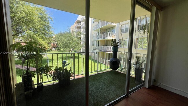 Building Photo - 13120 SW 92nd Ave