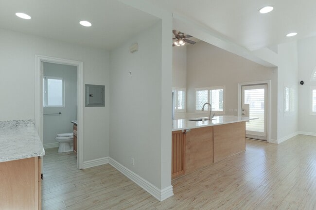 Building Photo - 3-Bed + 2.5 Bath Home with roof top deck with views of Ocean | Silverstrand Beach | Unfurnished