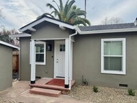 Building Photo - Fully Renovated - 1 Bed 1 Bath