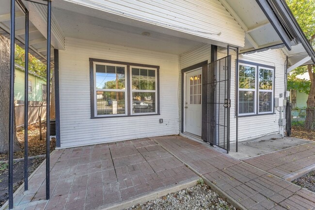 Building Photo - All Units Are Available With Brandnew Full Appliance Package