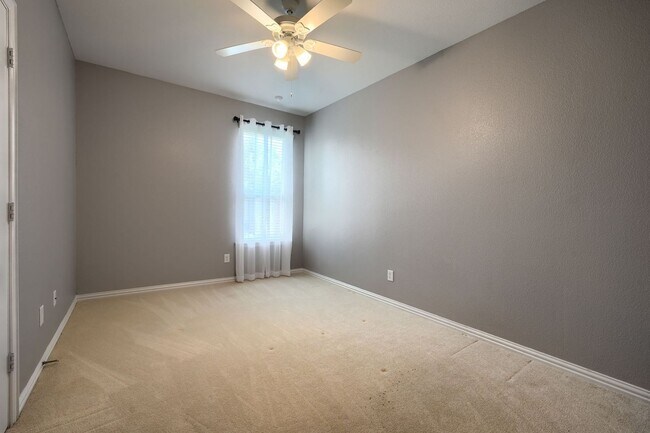 Building Photo - Charming Single-Story Home Located in Lind...