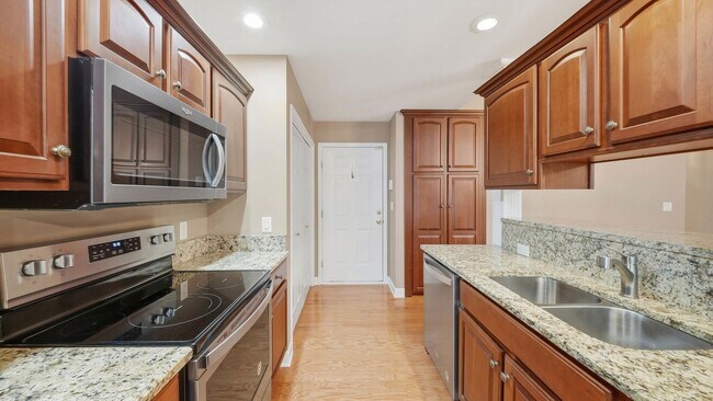 Building Photo - 2 bedroom East Brainerd Townhome